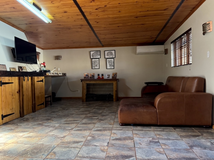 6 Bedroom Property for Sale in Haasendal Western Cape